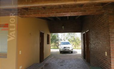 B° Colonia de Chacra, Exc. Casa 4 Dormitorios c/Jardín, Pileta, Cancha de Tenis!