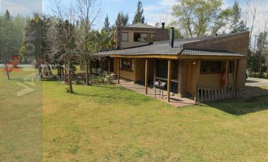 B° Colonia de Chacra, Exc. Casa 4 Dormitorios c/Jardín, Pileta, Cancha de Tenis!