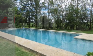 B° Colonia de Chacra, Exc. Casa 4 Dormitorios c/Jardín, Pileta, Cancha de Tenis!