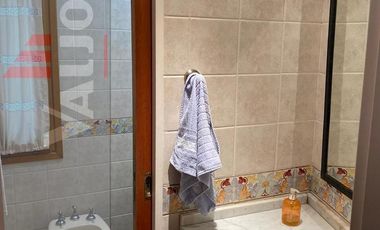 B° Colonia de Chacra, Exc. Casa 4 Dormitorios c/Jardín, Pileta, Cancha de Tenis!