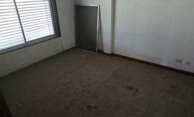 En Alquiler | Ideal Empresas - Importante Propiedad Emplazada sobre 2.000m2 de Terreno | 8 Ambientes distribuidos en 2 Plantas |