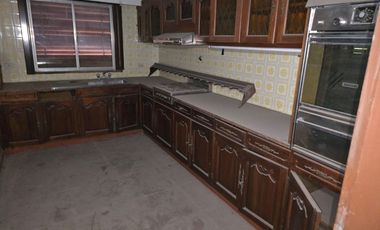 En Alquiler | Ideal Empresas - Importante Propiedad Emplazada sobre 2.000m2 de Terreno | 8 Ambientes distribuidos en 2 Plantas |