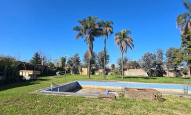 En Alquiler | Ideal Empresas - Importante Propiedad Emplazada sobre 2.000m2 de Terreno | 8 Ambientes distribuidos en 2 Plantas |