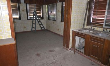 En Alquiler | Ideal Empresas - Importante Propiedad Emplazada sobre 2.000m2 de Terreno | 8 Ambientes distribuidos en 2 Plantas |
