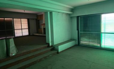 En Alquiler | Ideal Empresas - Importante Propiedad Emplazada sobre 2.000m2 de Terreno | 8 Ambientes distribuidos en 2 Plantas |