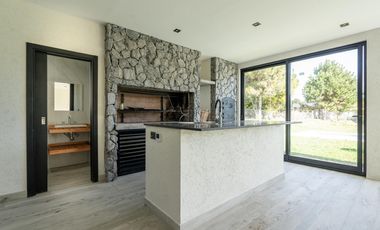 Casa en  VENTA, CASA, COSTA ESMERALDA,  RESIDENCIAL I, LOTE AL 100