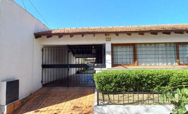 Casa en venta - 4 Dormitorios 2 Baños - Cochera - 312Mts2 - Venado Tuerto, General López, Santa Fe
