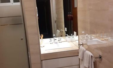 Departamento tipo piso cuatro ambientes con cochera a la venta en Avellaneda Centro