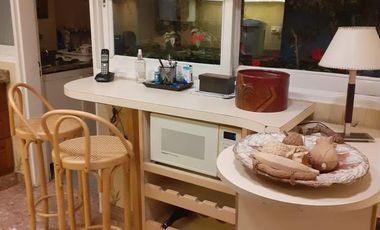 Departamento tipo piso cuatro ambientes con cochera a la venta en Avellaneda Centro