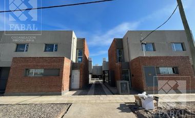Casa venta Confluencia Rural, 3 dormitorios (suite), 3 baños, 2 cocheras y jardín