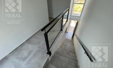 Casa venta Confluencia Rural, 3 dormitorios (suite), 3 baños, 2 cocheras y jardín