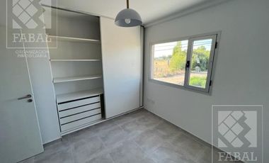 Casa venta Confluencia Rural, 3 dormitorios (suite), 3 baños, 2 cocheras y jardín