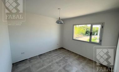 Casa venta Confluencia Rural, 3 dormitorios (suite), 3 baños, 2 cocheras y jardín