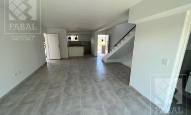 Casa venta Confluencia Rural, 3 dormitorios (suite), 3 baños, 2 cocheras y jardín