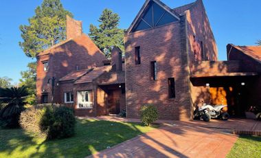 Casa en venta - 8 Dormitorios 6 Baños - Cochera - 1.200Mts2 - Pilar