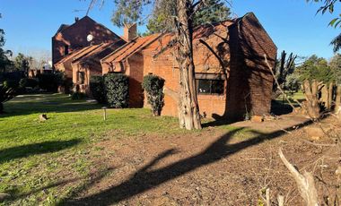 Casa en venta - 8 Dormitorios 6 Baños - Cochera - 1.200Mts2 - Pilar