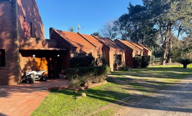 Casa en venta - 8 Dormitorios 6 Baños - Cochera - 1.200Mts2 - Pilar