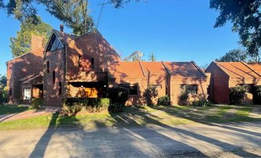 Casa en venta - 8 Dormitorios 6 Baños - Cochera - 1.200Mts2 - Pilar