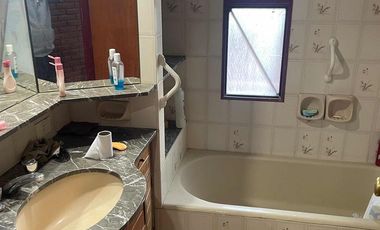 Casa en venta - 8 Dormitorios 6 Baños - Cochera - 1.200Mts2 - Pilar