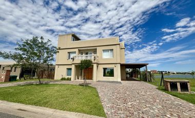 VENTA CASA SAN SEBASTIAN AREA 10 A LA LAGUNA