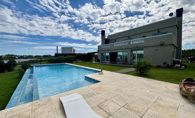 VENTA CASA SAN SEBASTIAN AREA 10 A LA LAGUNA