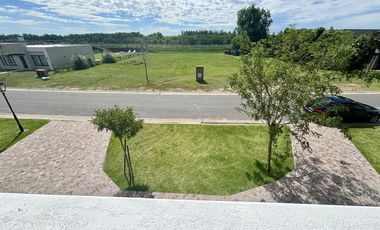 VENTA CASA SAN SEBASTIAN AREA 10 A LA LAGUNA