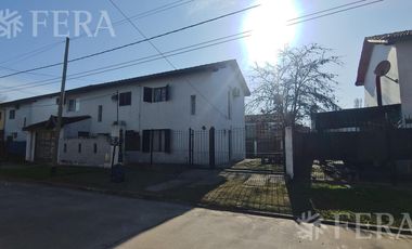 Venta de casa de 3 ambientes con cochera en Longchamps