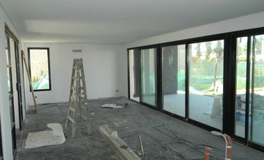 Casa a estrebar en  Vila Marina II lote interno