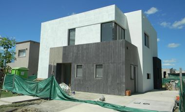 Casa a estrebar en  Vila Marina II lote interno