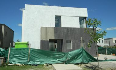 Casa a estrebar en  Vila Marina II lote interno