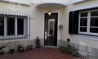 Venta - PH con entrada independiente, 4 Ambientes, Patio - Vicente López, Zona Norte