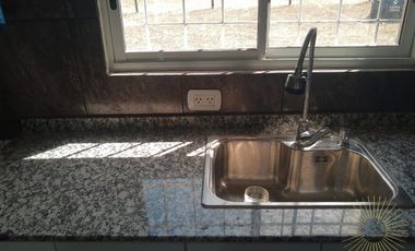 Bella casa, nueva y con amplio terreno en  San Benito-  E. R