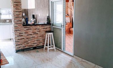 Bella casa, nueva y con amplio terreno en  San Benito-  E. R