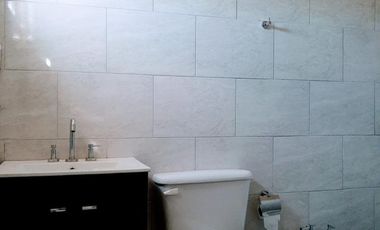 Bella casa, nueva y con amplio terreno en  San Benito-  E. R