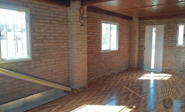 Bella casa, nueva y con amplio terreno en  San Benito-  E. R