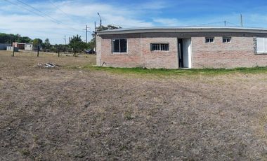 Bella casa, nueva y con amplio terreno en  San Benito-  E. R
