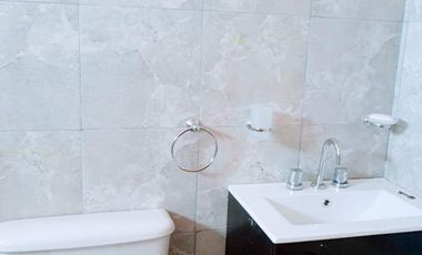 Bella casa, nueva y con amplio terreno en  San Benito-  E. R