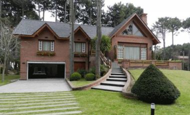 Venta - Casa de 6 ambientes en Pinamar - zona Golf Viejo