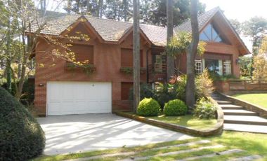 Venta - Casa de 6 ambientes en Pinamar - zona Golf Viejo