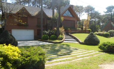 Venta - Casa de 6 ambientes en Pinamar - zona Golf Viejo
