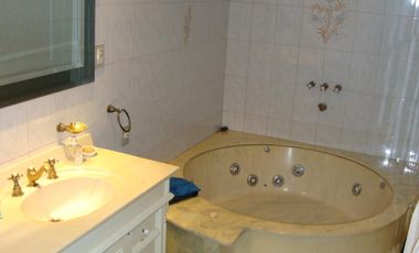 Chalet en Venta - 4 amb. - Quincho y Pileta - Ramos Mejia