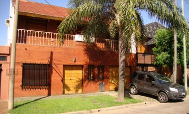 Chalet en Venta - 4 amb. - Quincho y Pileta - Ramos Mejia