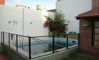 Chalet en Venta - 4 amb. - Quincho y Pileta - Ramos Mejia