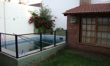 Chalet en Venta - 4 amb. - Quincho y Pileta - Ramos Mejia