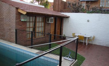 Chalet en Venta - 4 amb. - Quincho y Pileta - Ramos Mejia