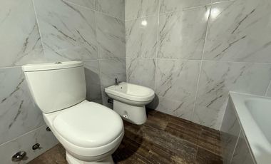 Departamento de dos ambientes al frente a la venta en Wilde