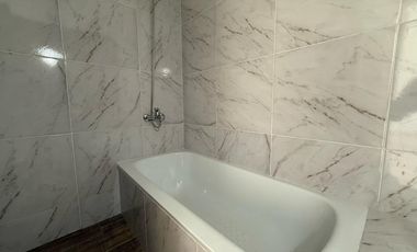Departamento de dos ambientes al frente a la venta en Wilde