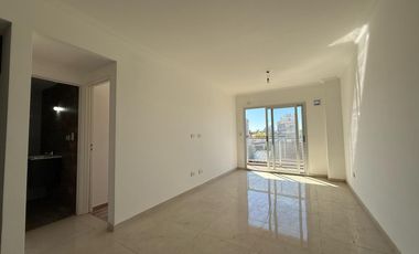 Departamento de dos ambientes al frente a la venta en Wilde