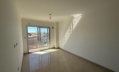 Departamento de dos ambientes al frente a la venta en Wilde