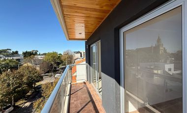 Departamento de dos ambientes al frente a la venta en Wilde